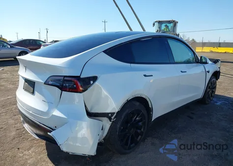 2022 Tesla Model Y Long Range Dual Motor All-Wheel Drive z USA, uszkodzony, nr VIN 7SAYGDEE8NF363362